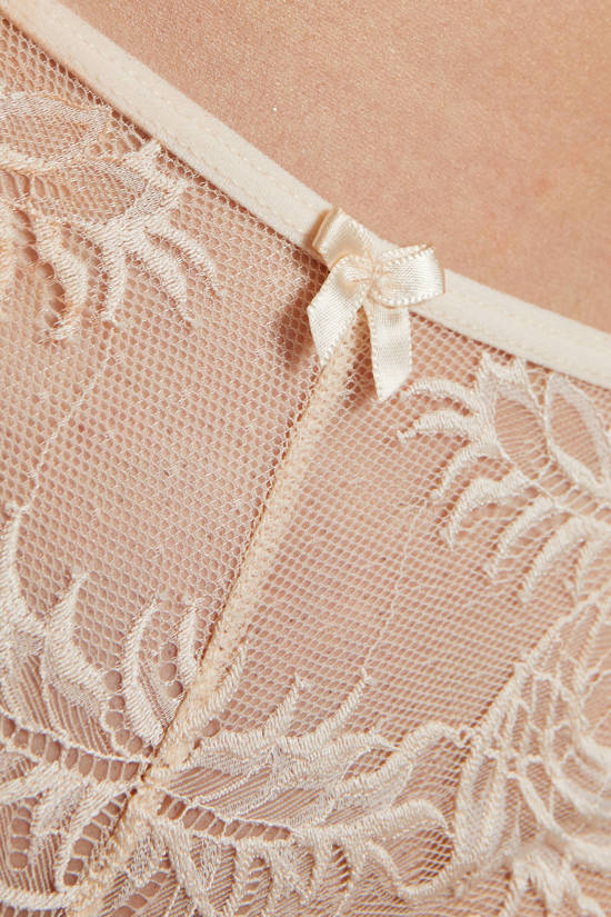 Nessy lace panty with decorative bow