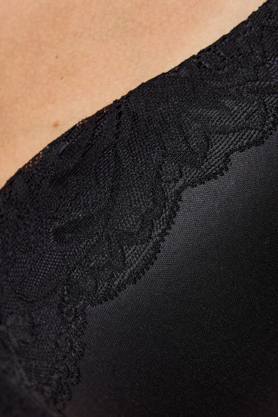 Kiara moulded cup bra with lace