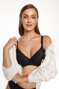 Kiara moulded cup bra with lace